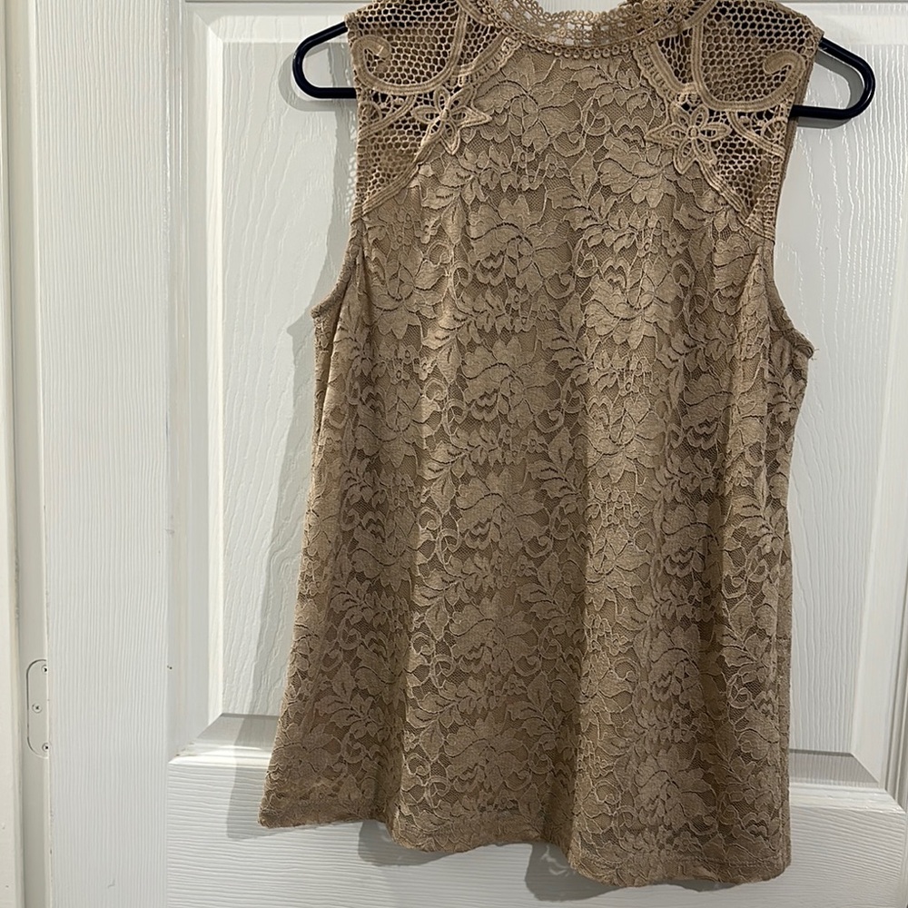 Cable & gauge Medium size Elegant Lace Sleeveless Top - Tan